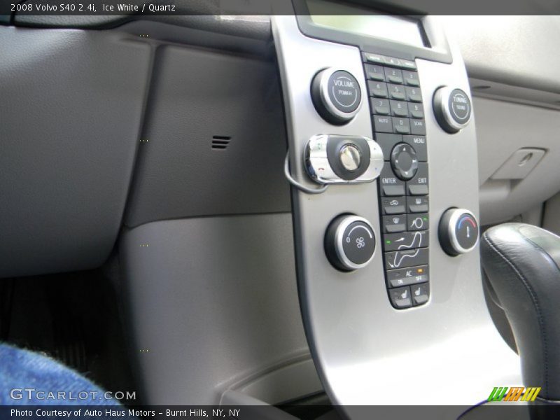 Ice White / Quartz 2008 Volvo S40 2.4i