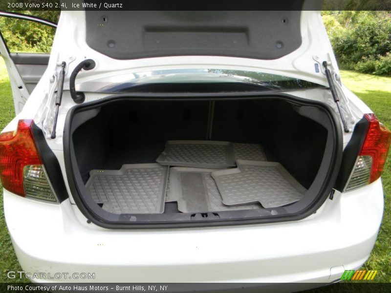 Ice White / Quartz 2008 Volvo S40 2.4i