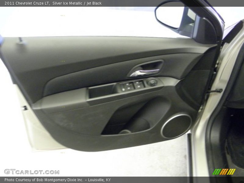 Silver Ice Metallic / Jet Black 2011 Chevrolet Cruze LT