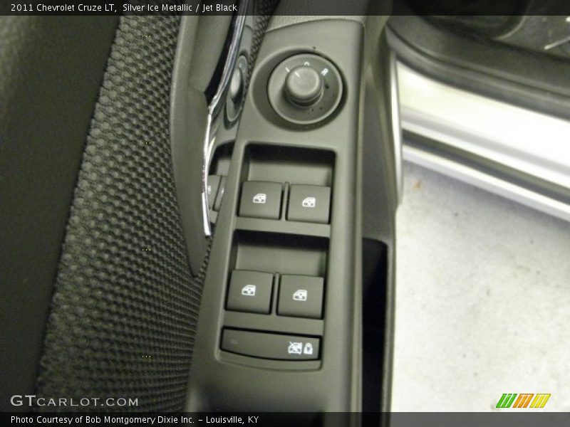 Silver Ice Metallic / Jet Black 2011 Chevrolet Cruze LT