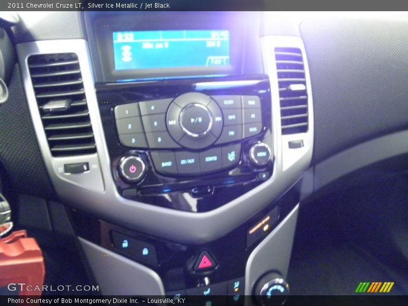 Silver Ice Metallic / Jet Black 2011 Chevrolet Cruze LT