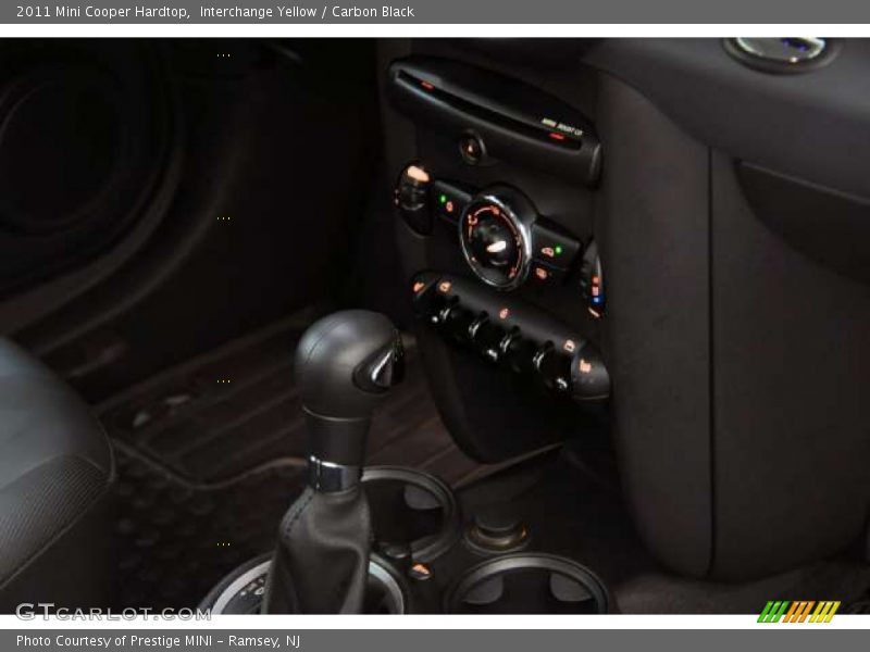 Interchange Yellow / Carbon Black 2011 Mini Cooper Hardtop