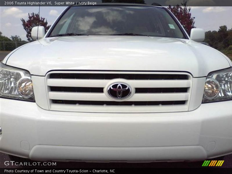 Super White / Ivory Beige 2006 Toyota Highlander V6