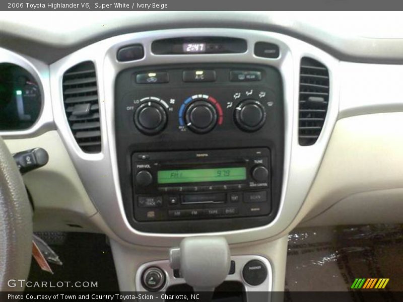 Super White / Ivory Beige 2006 Toyota Highlander V6