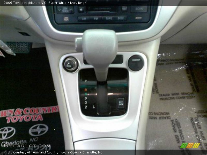 Super White / Ivory Beige 2006 Toyota Highlander V6