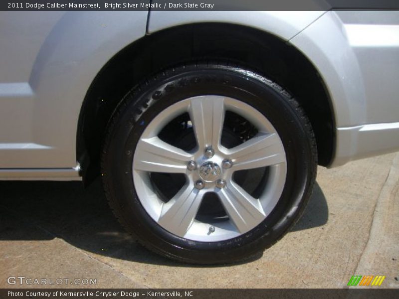 Bright Silver Metallic / Dark Slate Gray 2011 Dodge Caliber Mainstreet