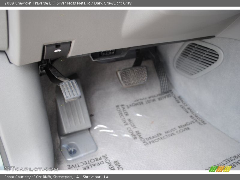 Silver Moss Metallic / Dark Gray/Light Gray 2009 Chevrolet Traverse LT