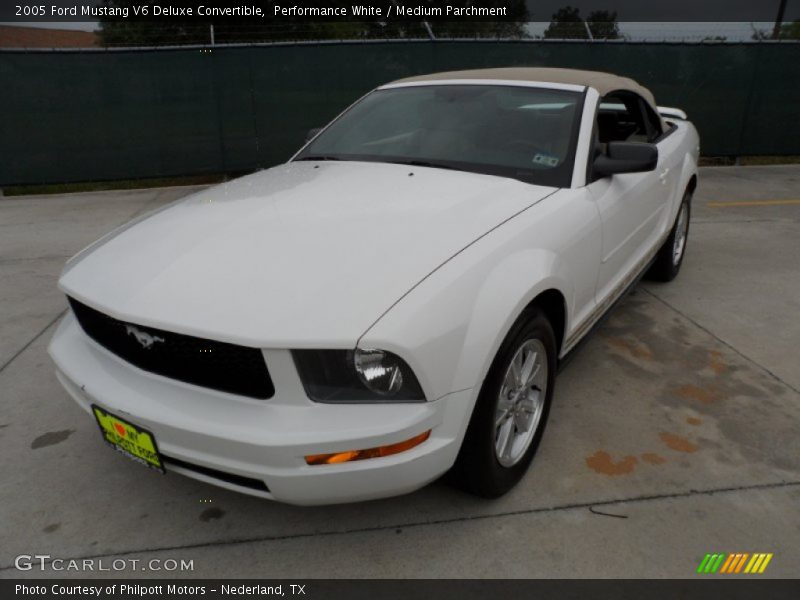 Performance White / Medium Parchment 2005 Ford Mustang V6 Deluxe Convertible