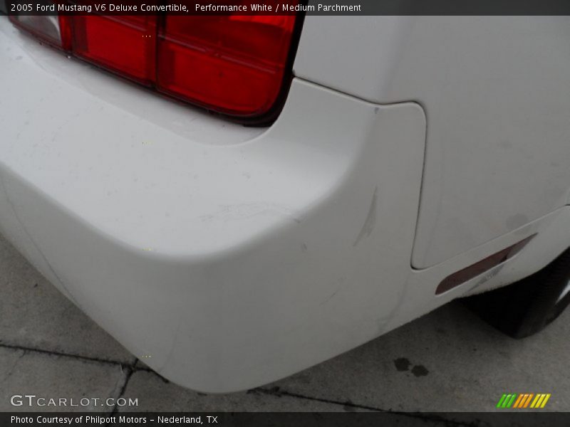 Performance White / Medium Parchment 2005 Ford Mustang V6 Deluxe Convertible