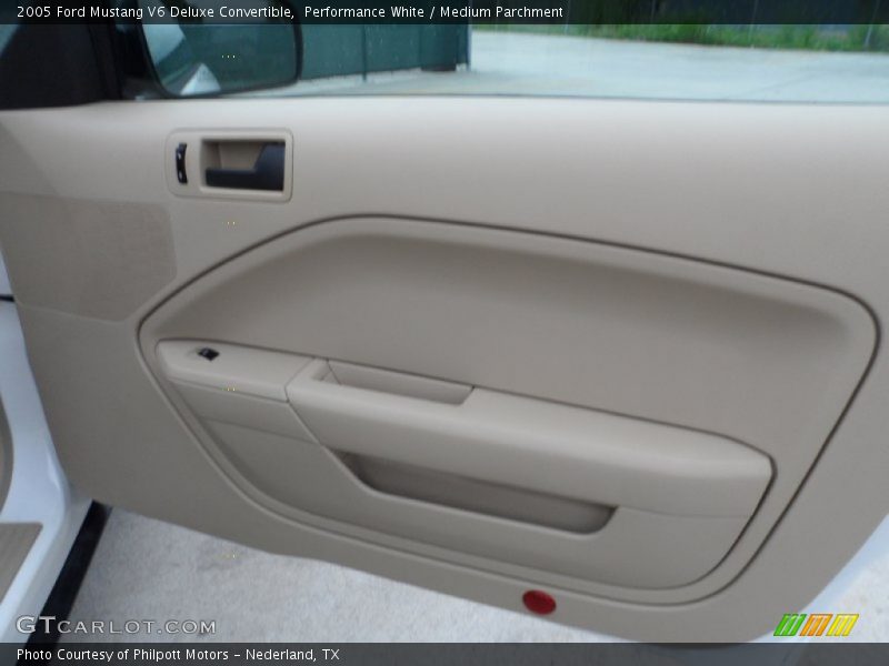 Performance White / Medium Parchment 2005 Ford Mustang V6 Deluxe Convertible