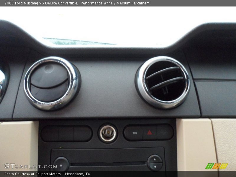 Performance White / Medium Parchment 2005 Ford Mustang V6 Deluxe Convertible