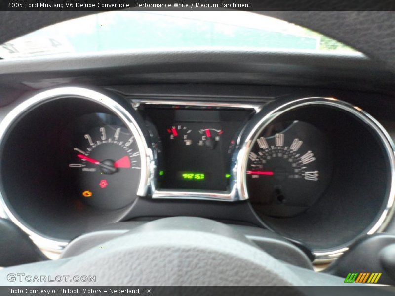 Performance White / Medium Parchment 2005 Ford Mustang V6 Deluxe Convertible