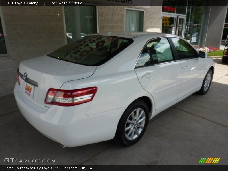 Super White / Bisque 2011 Toyota Camry XLE