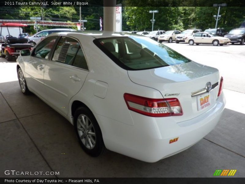 Super White / Bisque 2011 Toyota Camry XLE