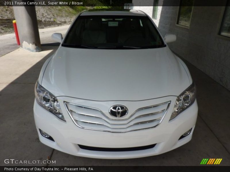 Super White / Bisque 2011 Toyota Camry XLE