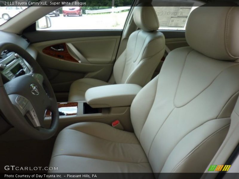 Super White / Bisque 2011 Toyota Camry XLE
