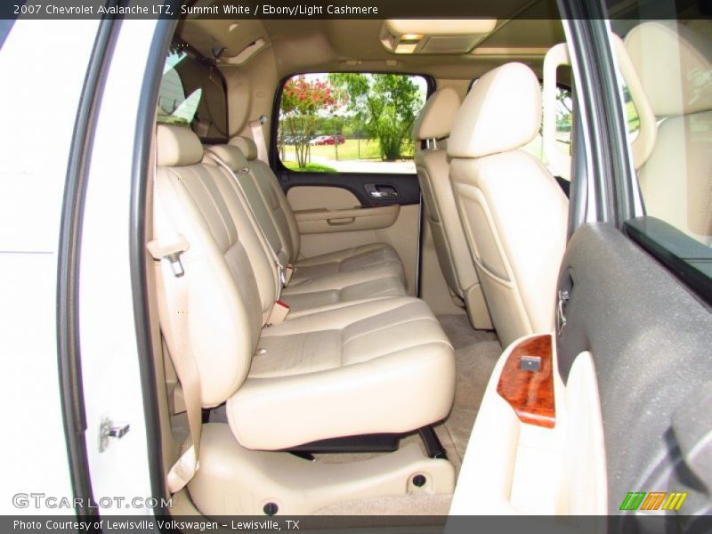 Summit White / Ebony/Light Cashmere 2007 Chevrolet Avalanche LTZ