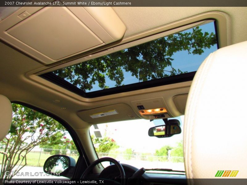 Summit White / Ebony/Light Cashmere 2007 Chevrolet Avalanche LTZ