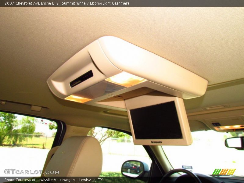 Summit White / Ebony/Light Cashmere 2007 Chevrolet Avalanche LTZ