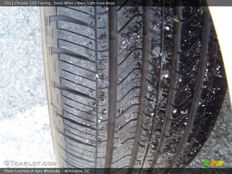 Stone White / Black/Light Frost Beige 2011 Chrysler 200 Touring