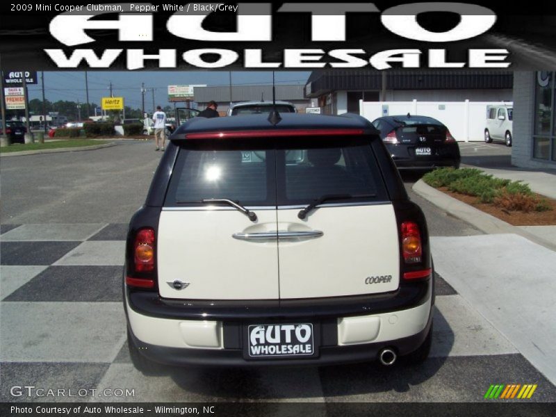 Pepper White / Black/Grey 2009 Mini Cooper Clubman