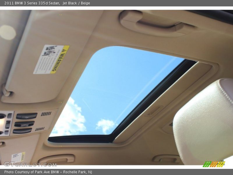 Sunroof of 2011 3 Series 335d Sedan