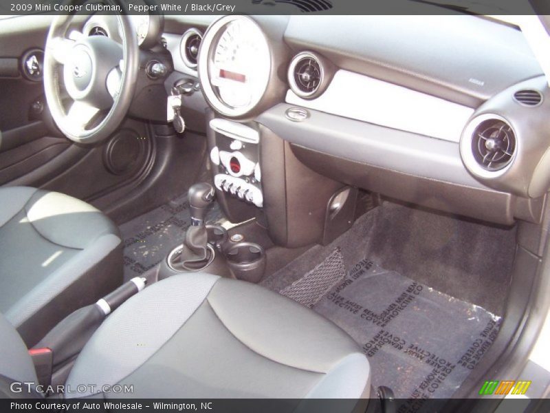 Pepper White / Black/Grey 2009 Mini Cooper Clubman
