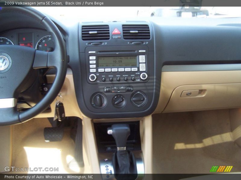Black Uni / Pure Beige 2009 Volkswagen Jetta SE Sedan