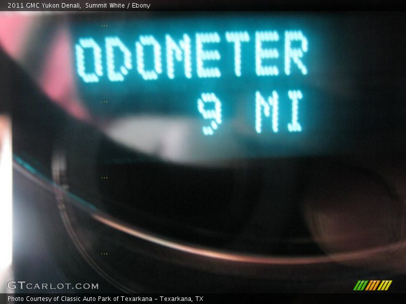Summit White / Ebony 2011 GMC Yukon Denali