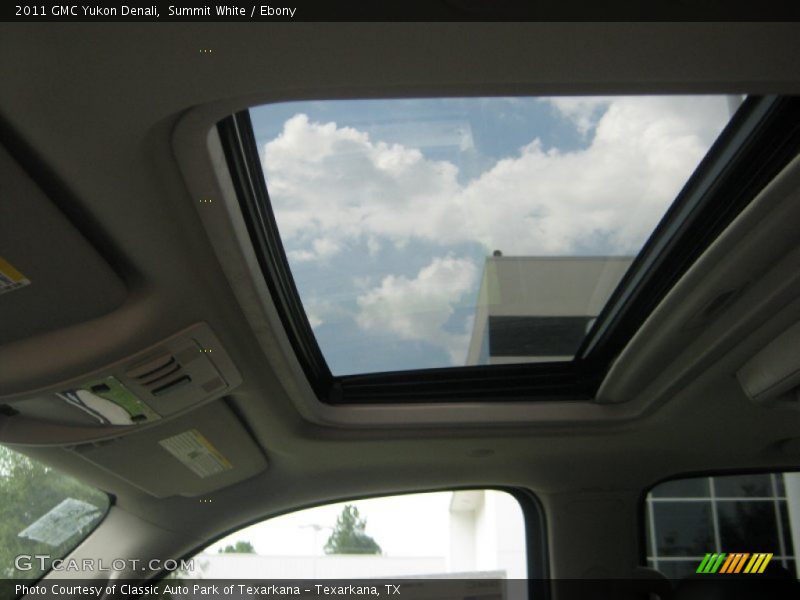 Summit White / Ebony 2011 GMC Yukon Denali
