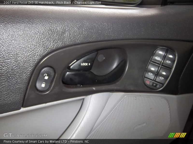 Pitch Black / Charcoal/Light Flint 2007 Ford Focus ZX5 SE Hatchback