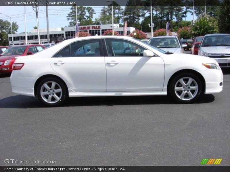 Super White / Ash 2009 Toyota Camry SE