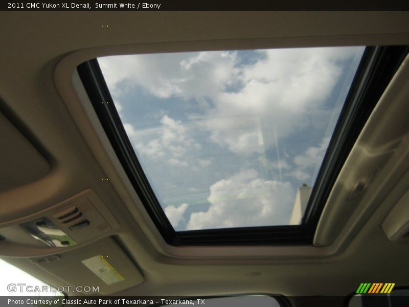 Summit White / Ebony 2011 GMC Yukon XL Denali