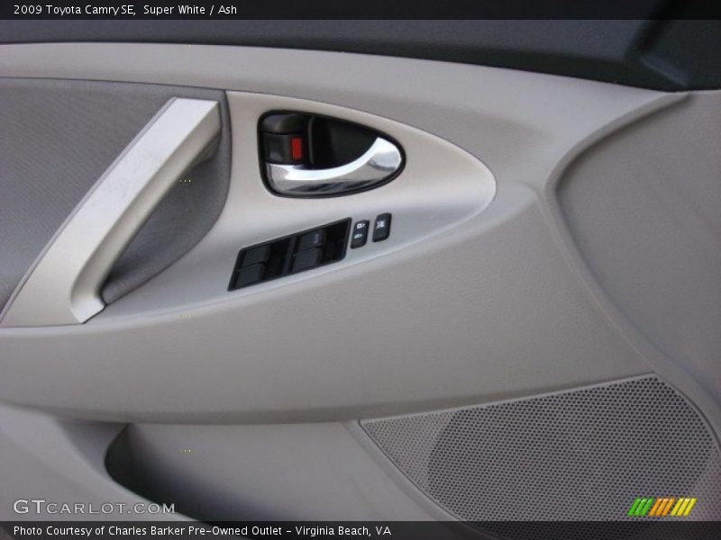 Super White / Ash 2009 Toyota Camry SE