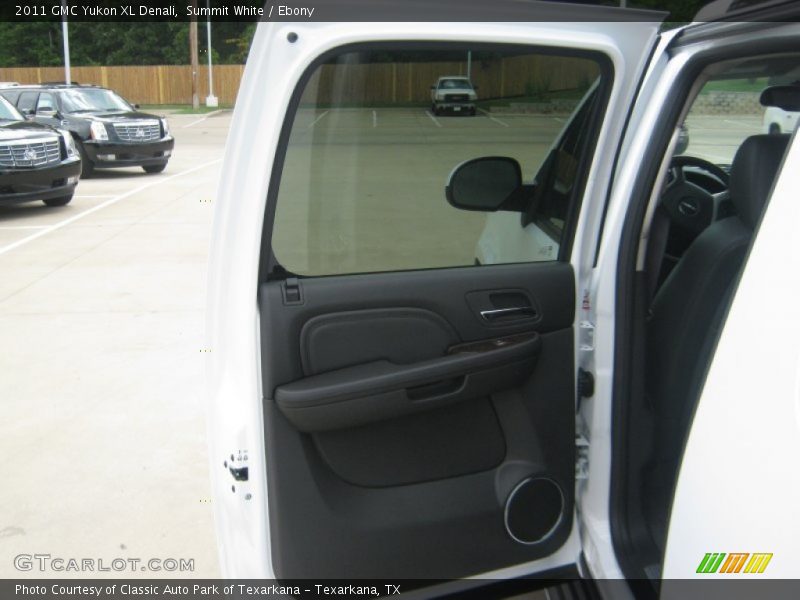Summit White / Ebony 2011 GMC Yukon XL Denali