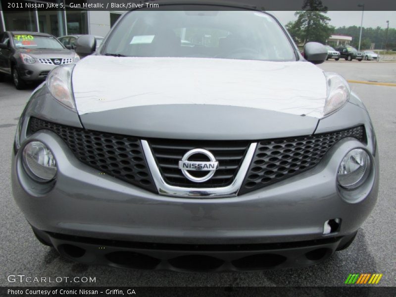 Gun Metallic / Black/Silver Trim 2011 Nissan Juke S