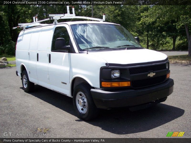 Front 3/4 View of 2004 Express 2500 Commercial Van