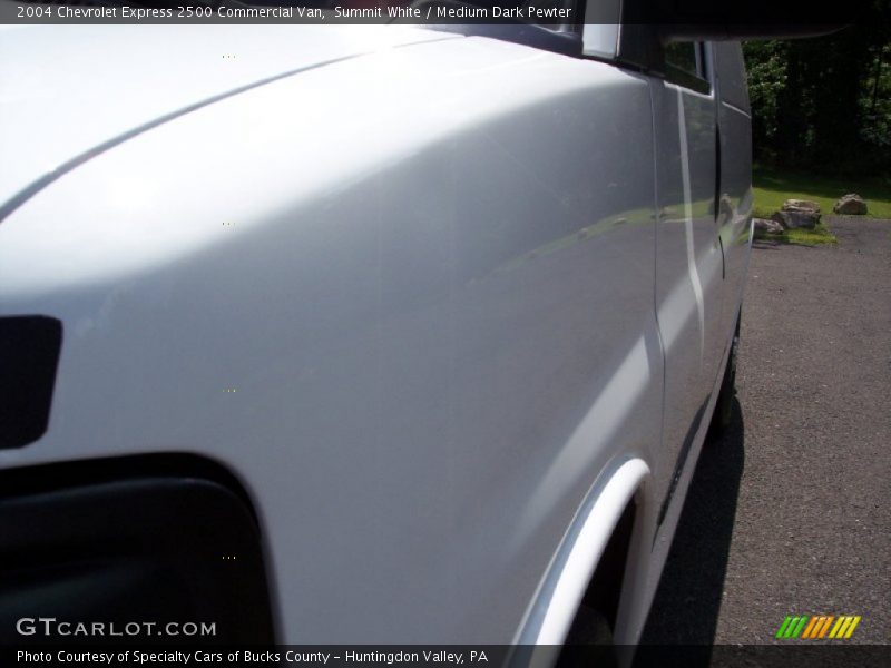 Summit White / Medium Dark Pewter 2004 Chevrolet Express 2500 Commercial Van
