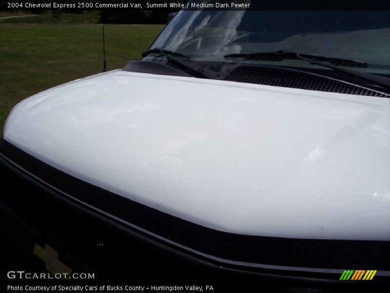 Summit White / Medium Dark Pewter 2004 Chevrolet Express 2500 Commercial Van