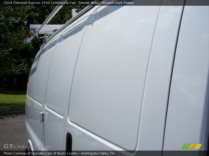 Summit White / Medium Dark Pewter 2004 Chevrolet Express 2500 Commercial Van