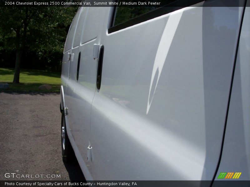 Summit White / Medium Dark Pewter 2004 Chevrolet Express 2500 Commercial Van