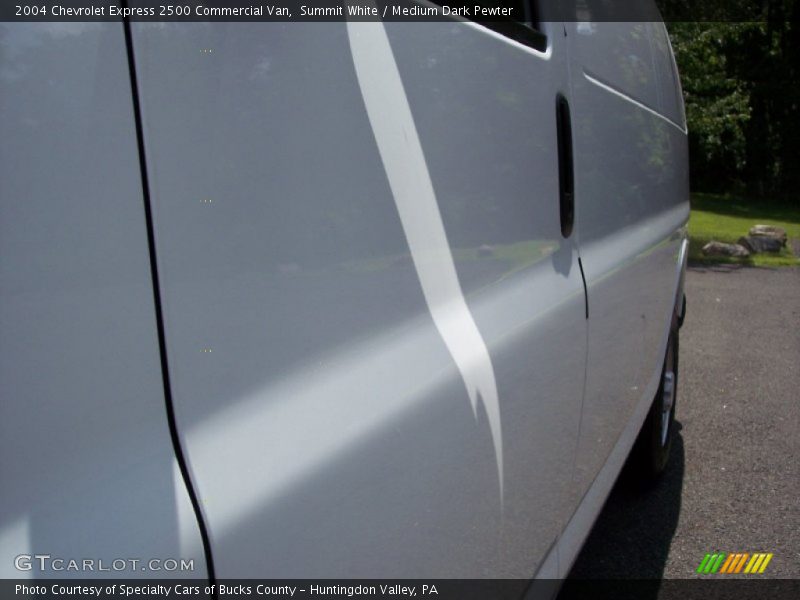 Summit White / Medium Dark Pewter 2004 Chevrolet Express 2500 Commercial Van