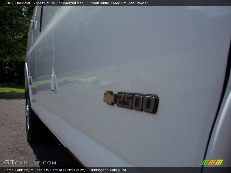 Summit White / Medium Dark Pewter 2004 Chevrolet Express 2500 Commercial Van