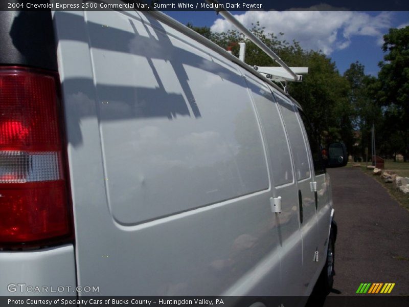 Summit White / Medium Dark Pewter 2004 Chevrolet Express 2500 Commercial Van
