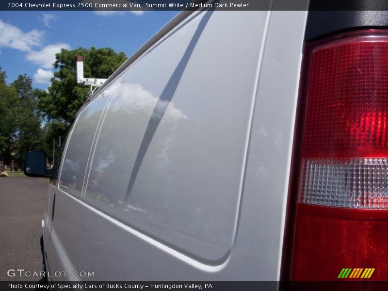 Summit White / Medium Dark Pewter 2004 Chevrolet Express 2500 Commercial Van