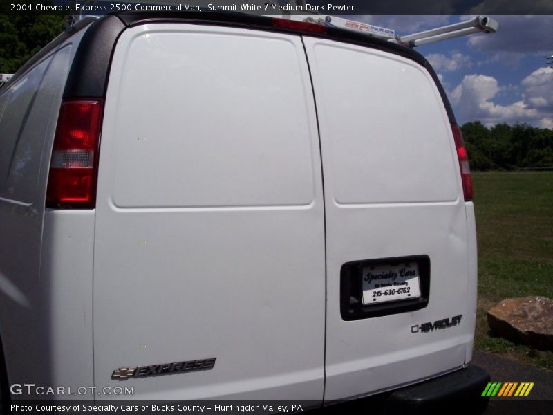 Summit White / Medium Dark Pewter 2004 Chevrolet Express 2500 Commercial Van