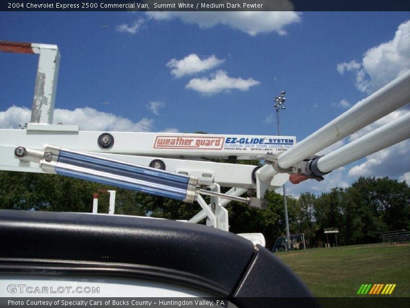 Summit White / Medium Dark Pewter 2004 Chevrolet Express 2500 Commercial Van