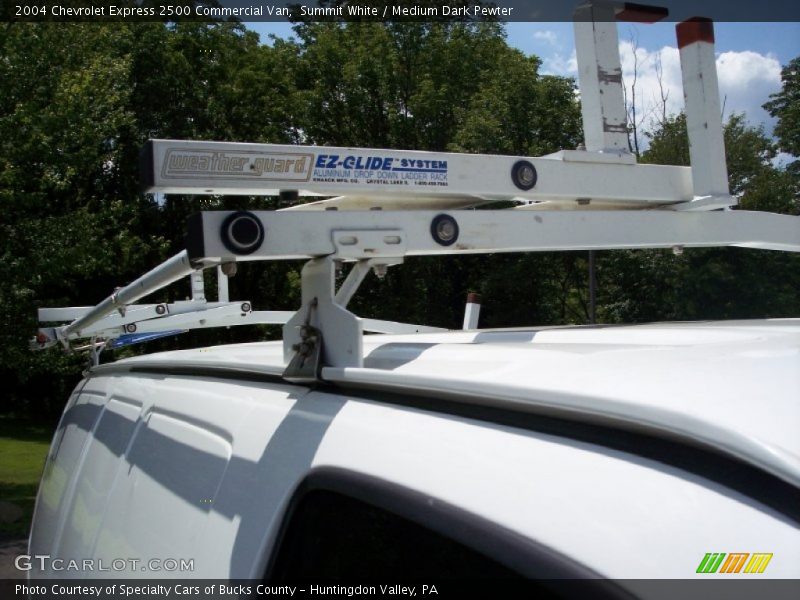 Summit White / Medium Dark Pewter 2004 Chevrolet Express 2500 Commercial Van