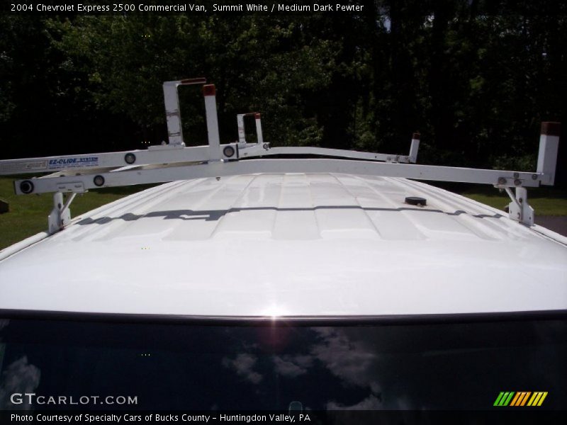 Summit White / Medium Dark Pewter 2004 Chevrolet Express 2500 Commercial Van