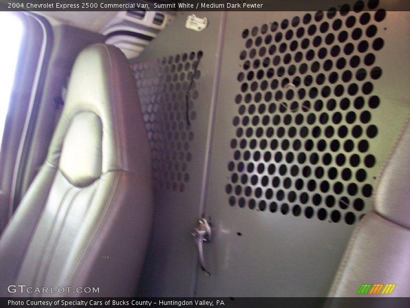 Summit White / Medium Dark Pewter 2004 Chevrolet Express 2500 Commercial Van